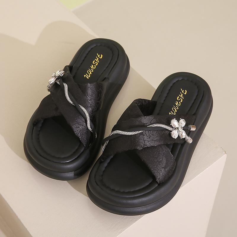 

New Chinese style platform slippers women s 2025 summer new fashion cross with beach wear one-word slippers women 40