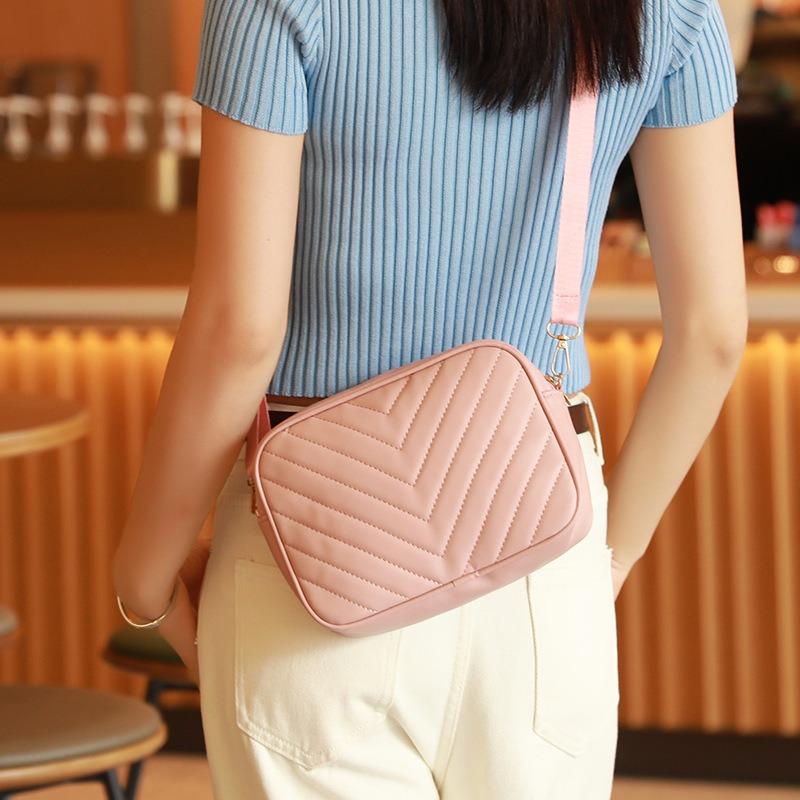 Trendy Personalized Women's Camera Bag, New Fashion V-embroidered Women's Bag, Simple and Atmospheric Women's Messenger Bag