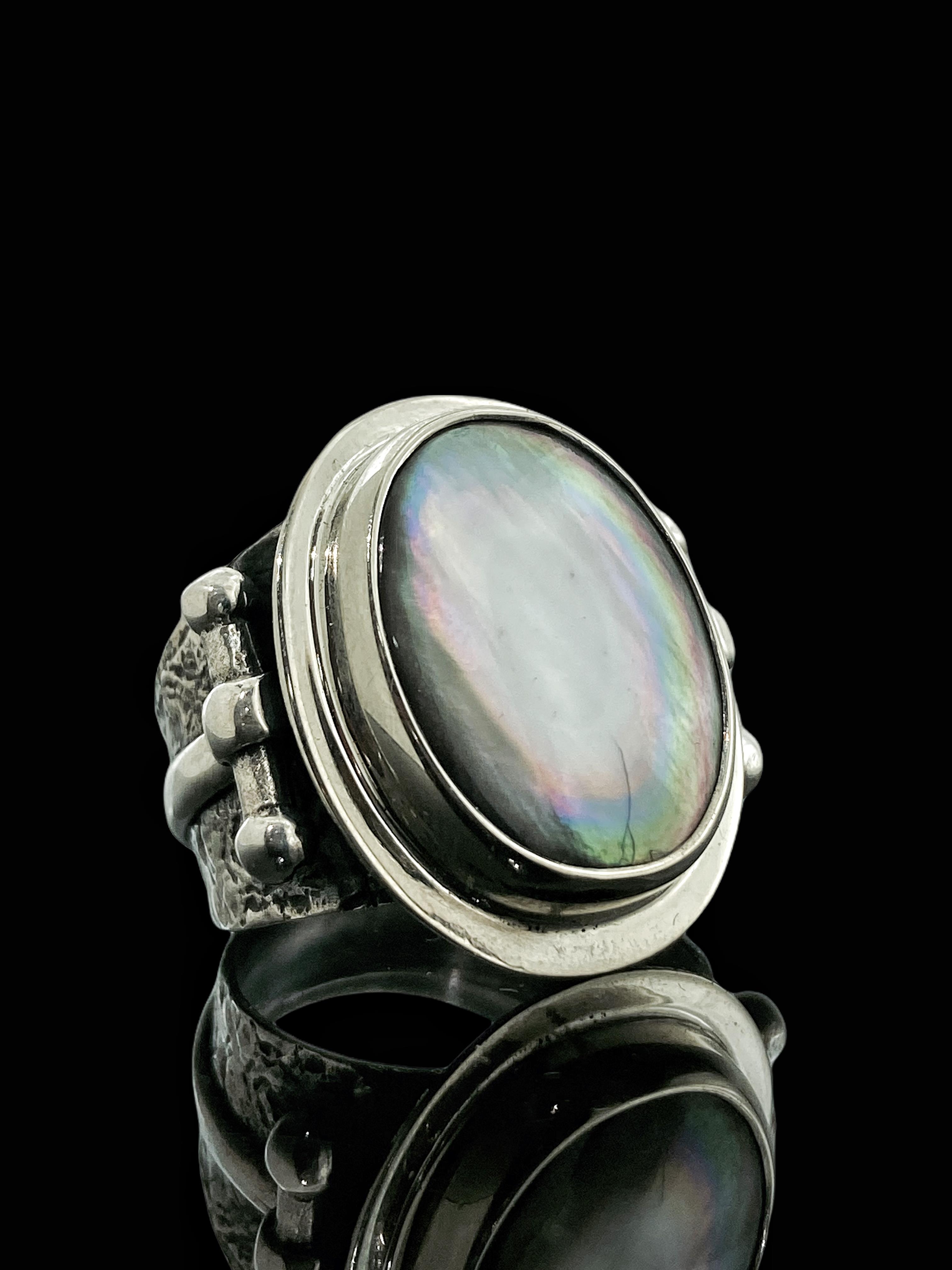 

Мужское кольцо из натурального черного перламутра ручной работы из серебра 925 пробы