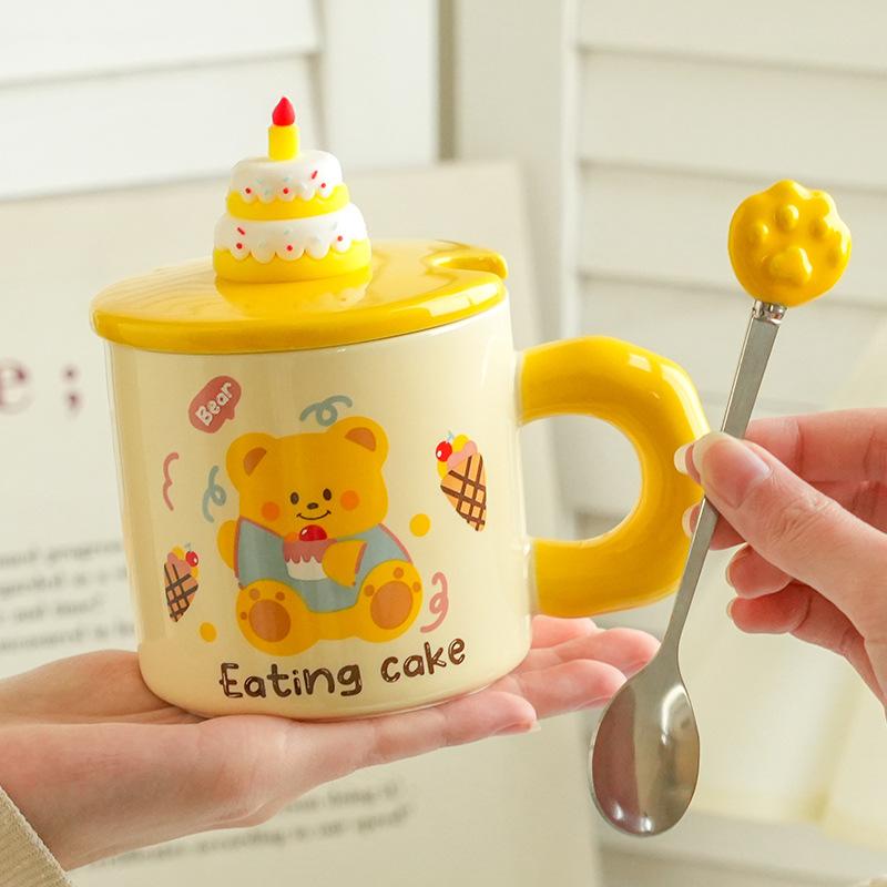 

Креативная мультяшная керамическая кружка с медведем, с крышкой и ложкой, бытовая, для кофе, для пары, для воды, подарочная коробка высокой ценности 401-500ml