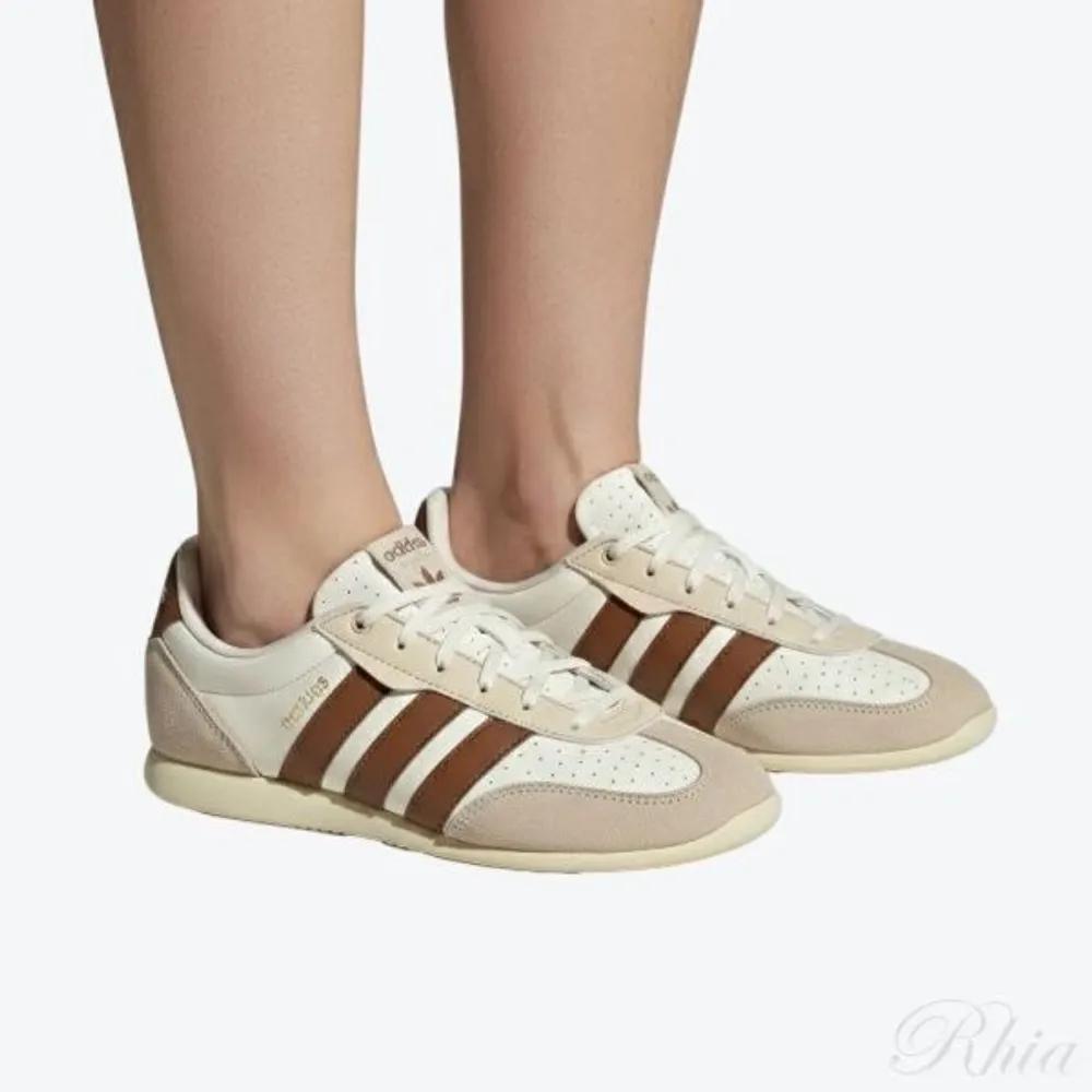 adidas HQ7389 Varda Low OWHITE DUBR WARVAN 250