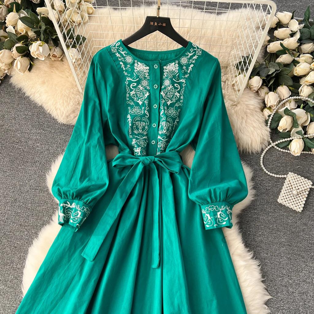 Obcisła sukienka z dekoltem w kształcie litery O, haftowany, bufiasty rękaw, guziki Vestidos, styl etniczny, wiosenne fałdy, sukienki w jednolitym kolorze, linia A