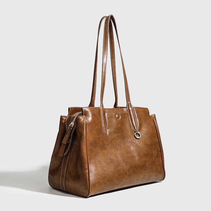 2025 Autumn/Winter High-End Retro Single Shoulder Tote - Large Capacity Commuter Handbag for Women