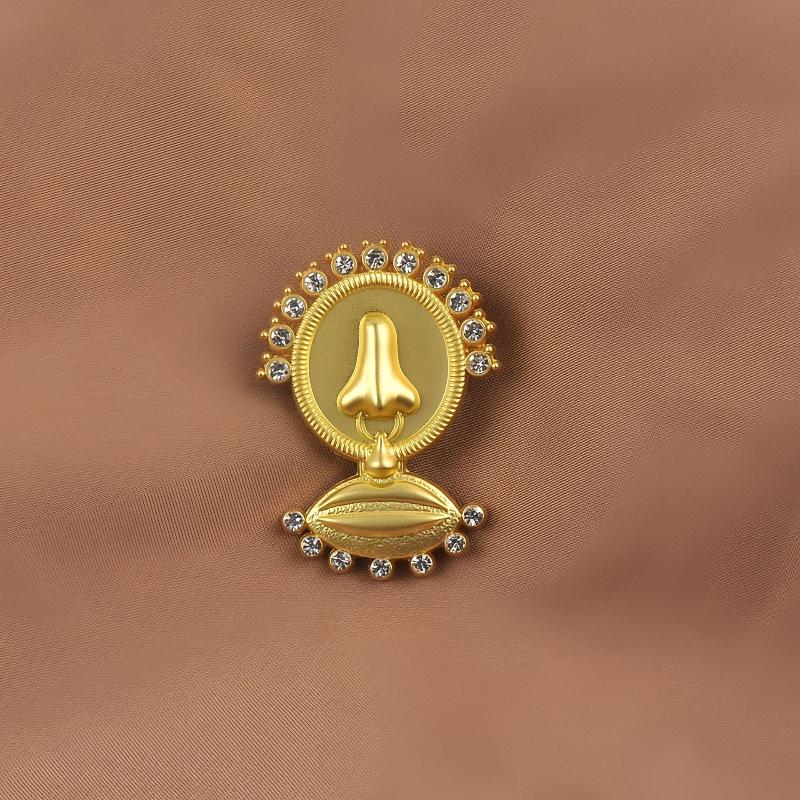 Retro Baroque Style Gold Eye Brooch Long Pearl Tassels Vintage Women Lapel Pin for Bridesmaid Dress Decor Nice Gift
