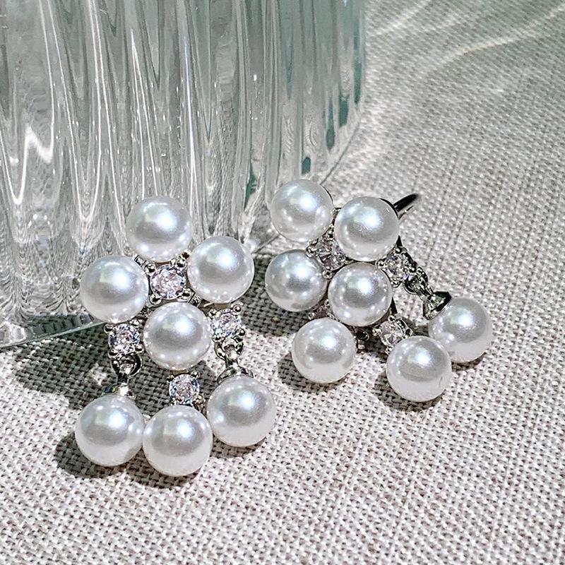 Elegant Zircon Pearl Ear Clip: High-End, No Hole Design for Fashionable, Exquisite Style