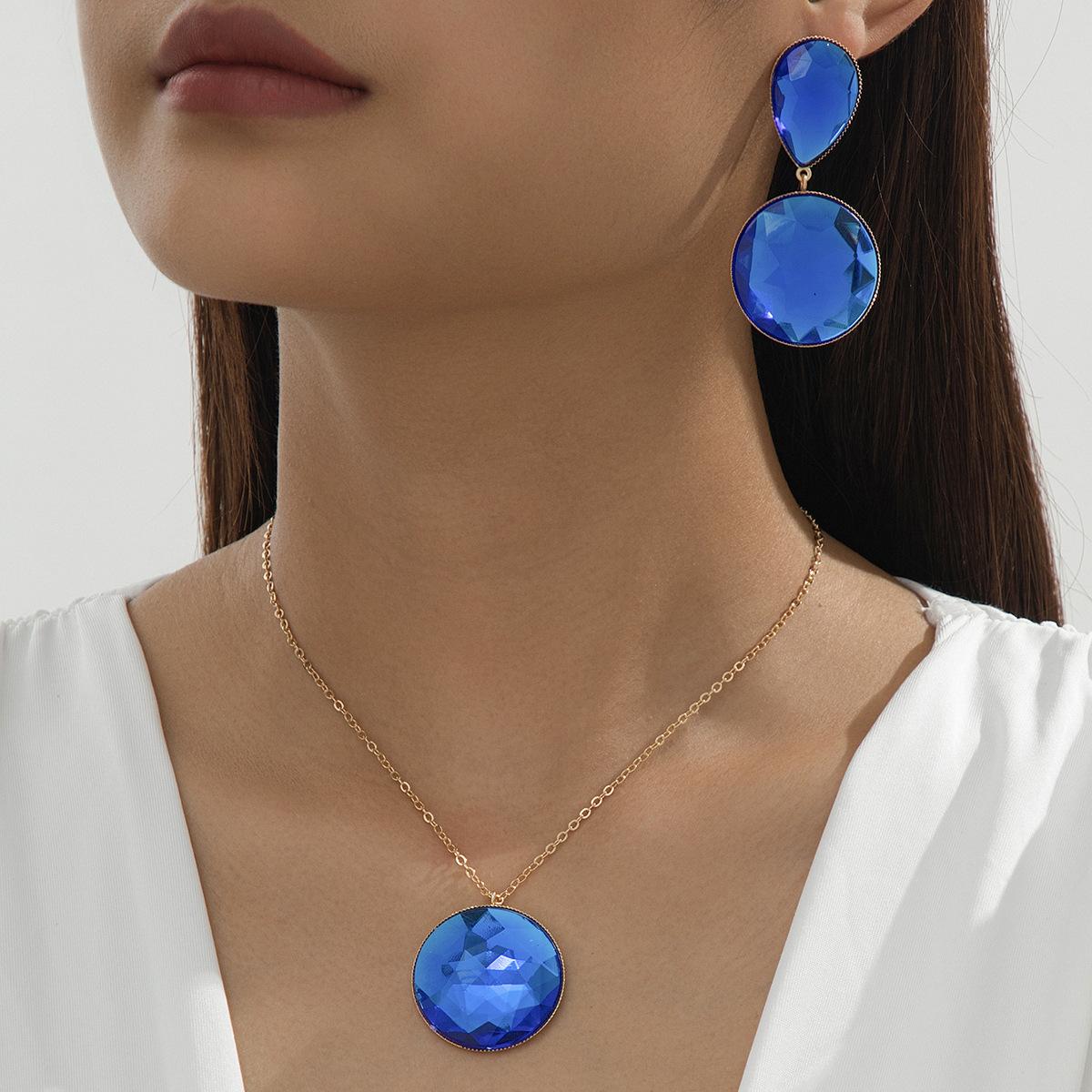 

Модные украшения для женщин синий