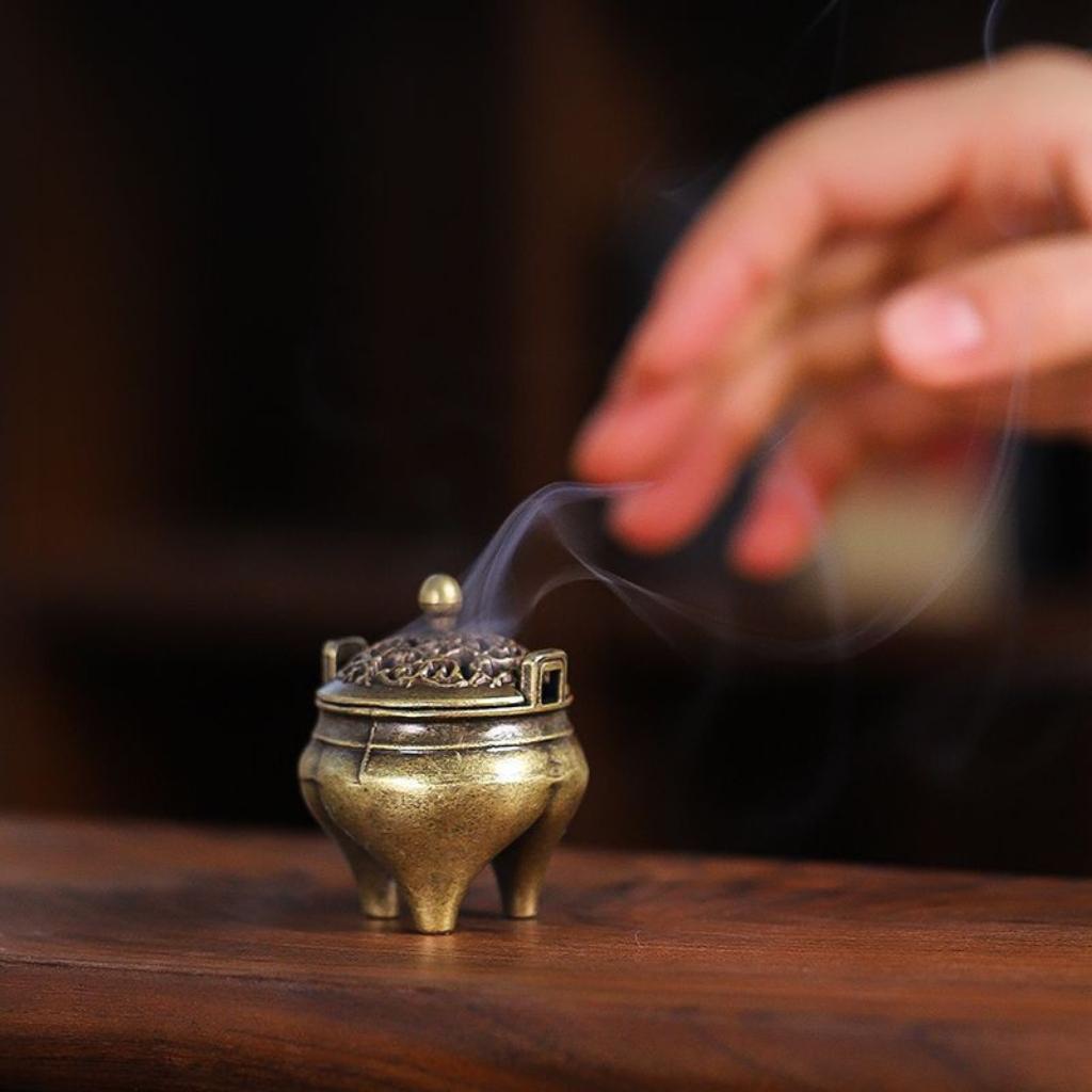 Horizontal Household Retro Antique Small Incense Burner Agarwood Three-legged Fingertip Stove Aromatherapy Micro Plate Burners