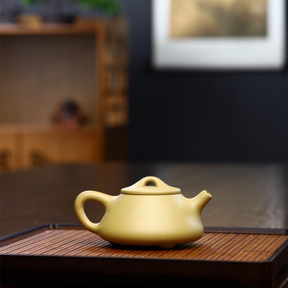 Zisha Yixing Duan Ni Shi Piao Teapot by Famous Artist – Small Capacity Tea Brewing Pot
