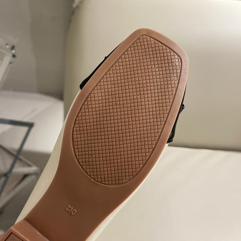 Fashion Soft Soled Low Heeled Women's Small Leather Shoes, Women's 2025 Summer New Item, One Foot Shallow Mouth Flat Sole Single Shoe