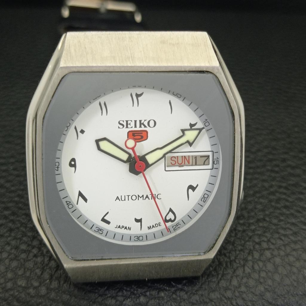 JAPAN VINTAGE SEIKO 5 AUTOMATIC 7019A MENS ARABIC WHITE DIAL WATCH A702441-5