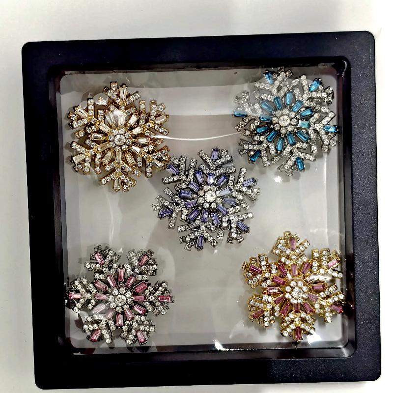 Rotatable Crystal Snowflake Brooch - Women's Elegant Corsage Accessory