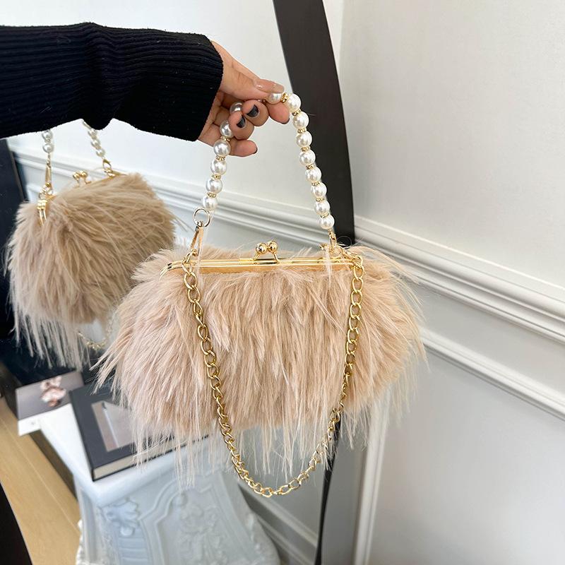 Heißer Verkauf Retro Große Kapazität Plüsch Damen Tasche Perlenkette Tasche Kleine quadratische Tasche Ein Schulter Crossbody