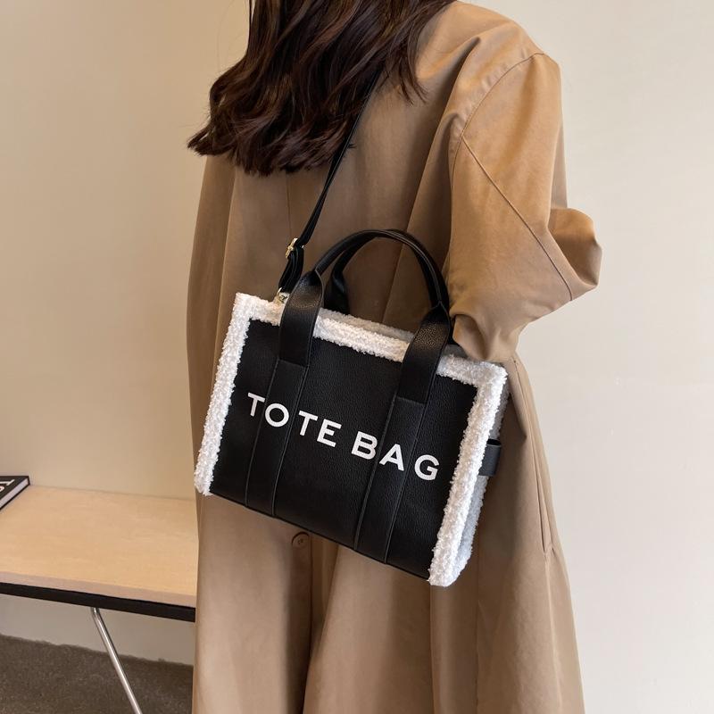 

Вместительная женская сумка-тоут из овечьей шерсти, сумка-мессенджер на плечо для зимы 28*11*21 чёрный