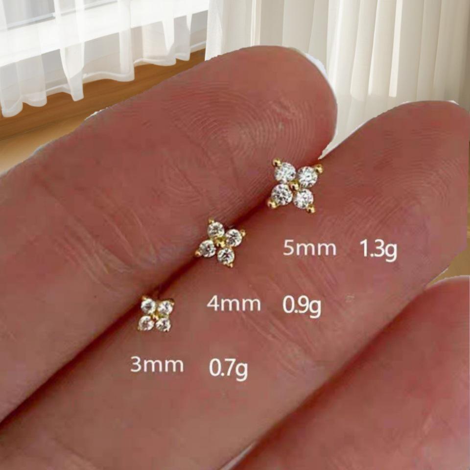 Korean Four-Leaf Clover Stud Earrings with Zirconia in Real Gold 