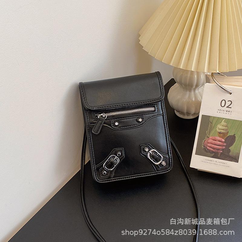 

Personalized fashion small bag women s 2025 new foreign style explosive shoulder bag foreign style crossbody small square bag explosive mobile phone b чёрный