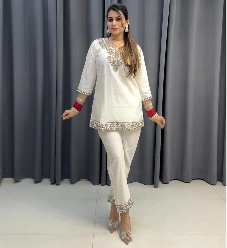 Ensemble Cordon Designer Indien pour Femmes en Pur Coton Style Chikenkari Vêtement de Fête Bollywood Kurti