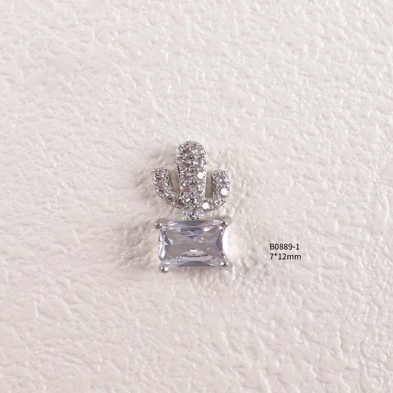 Trendiger Strass- und Zirkon-Nagelschmuck mit diamantbesetzten Metallpailletten