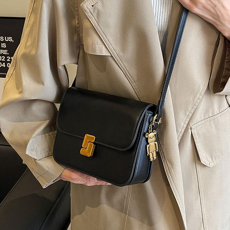Ny väska dam 2025 modetrend axelremsväska retro mångsidig i år populär axel liten fyrkantig väska