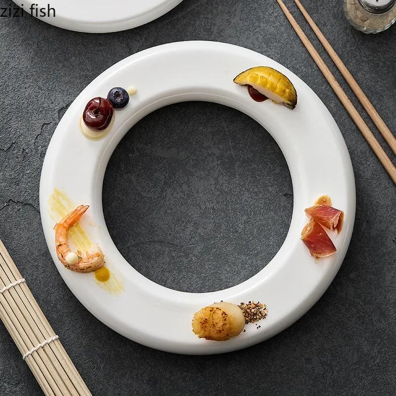 Piatto da Cena a Ciambella in Ceramica Bianca Pura Piatto per Tè Pomeridiano Dim Sum Sushi Piatto da Dessert Snack Stoviglie Speciali per Ristorante