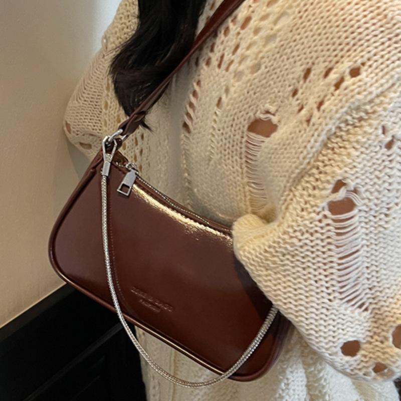 Stylish and simple underarm bag 2025 summer new women's ins hand carry exquisite bag women's chain bag shoulder bag