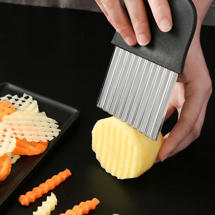 Stainless Steel Corrugated Potato Slicer Wavy Cutter for Vegetables Fruits Chips Carrots Potatoes Kitchen Cutting Tool
