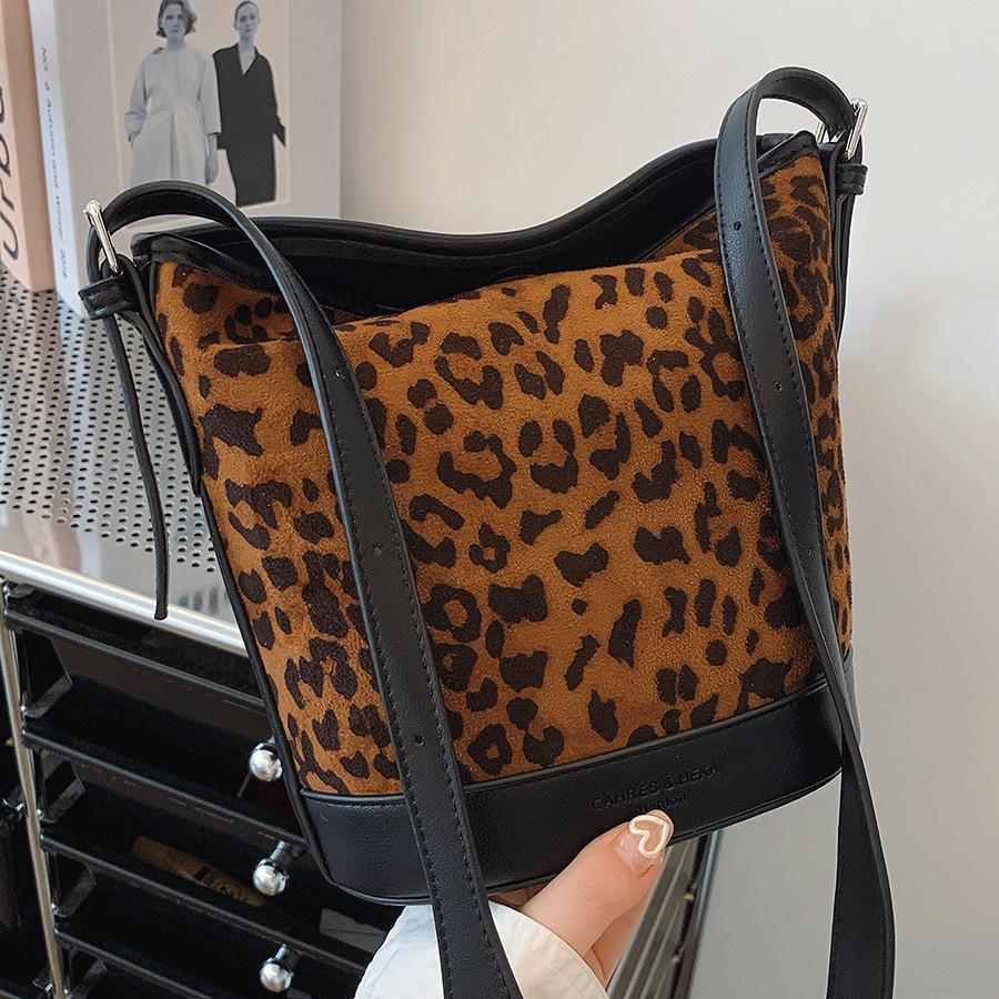 Leopard Print Bucket Women's New Large-capacity Armpit Bag Shoulder Messenger Bag
