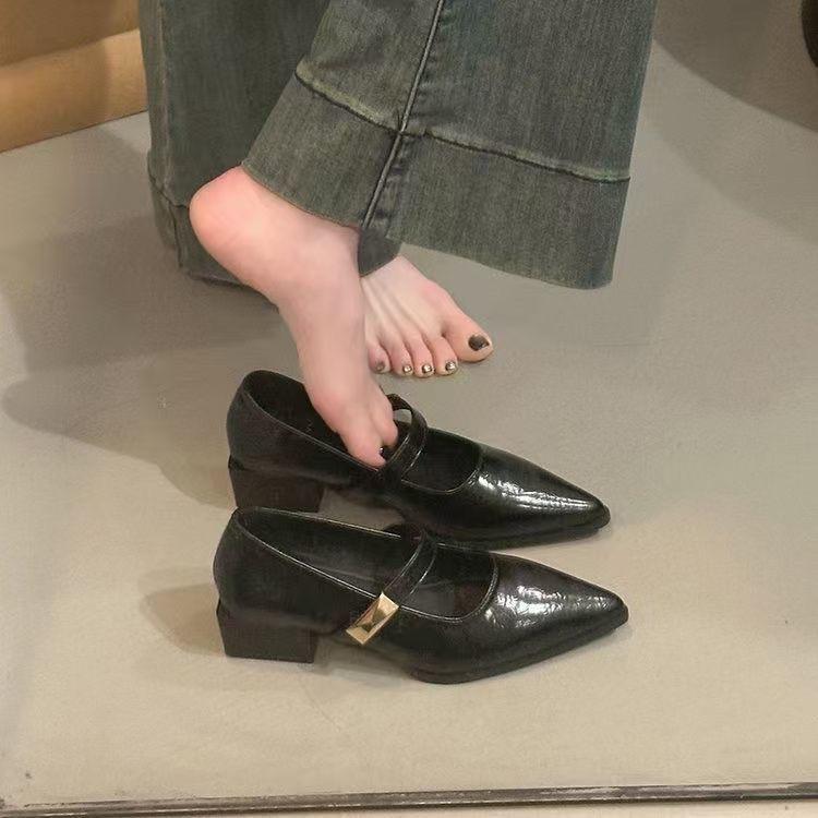 Internet celebrity explosion shallow mouth high heels are not tired feet buckle thick heel single shoes pointed temperament Mary Jane shoes