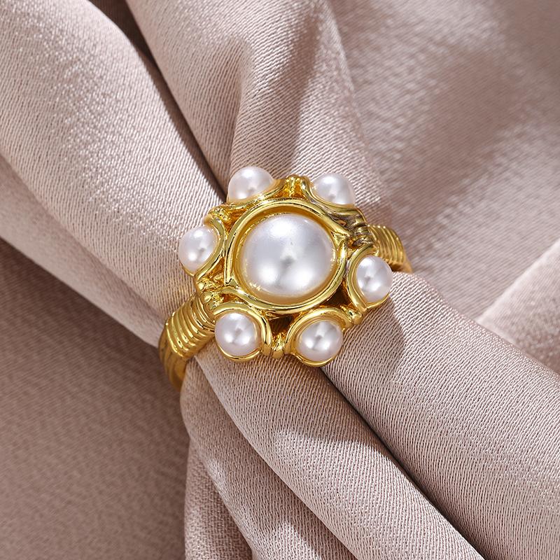 Elegant Luxury Women's Engagement Ring Adorned Flower Like Imitation Pearls Wedding Anniversary Valentine's Day Jewelry Gift