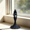 Faceless Hooded Resin Statue, Gothic Dark Halloween Ornament, Mysterious Ghost Holding Skull Sculpture, Artistic Figurine with Dress for Living Room
