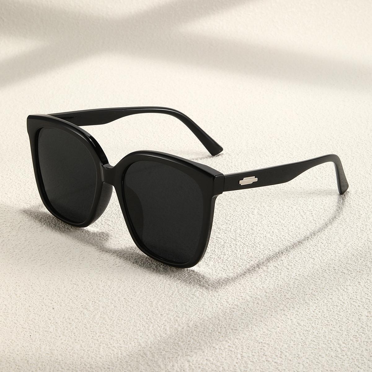 

1 pair of large frame black fashion sunglasses for women Outdoor travel glasses UV protection sunglasses