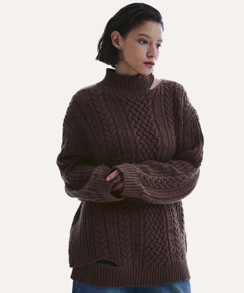 Uusoo Cut-Out Turtleneck Sweater_ Brown
