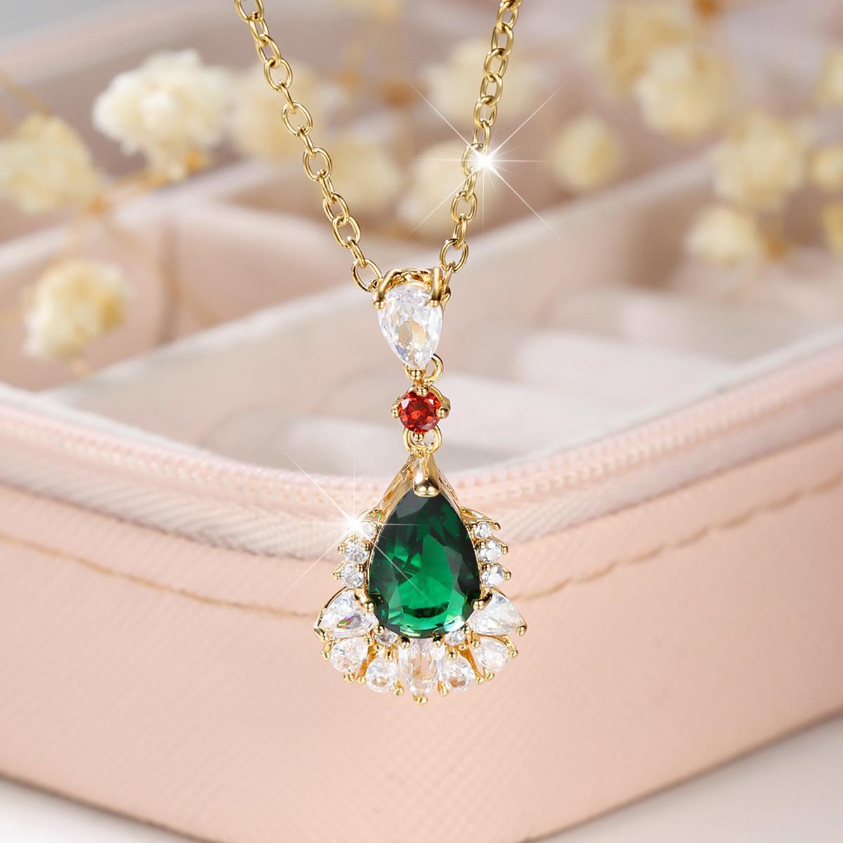 European-style teardrop green zircon pendant Luxurious