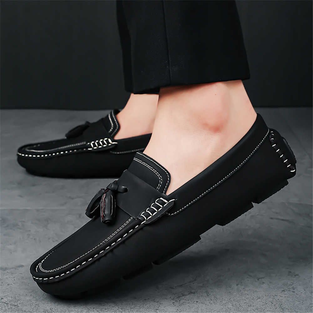 Fashion Tassel Lightweight Men Sneakers Brand Loafers Trainers Men Designer Summer Shoes Brand Sports Technology Top Quality Sabot
