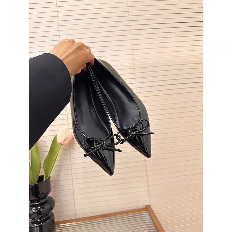 

Маленькая внутренняя высота подъема Туфли Мэри Джейн женские бант темперамент новые с маленькой юбкой острый носок мелкий вырез одинарные туфли женский тренд 40