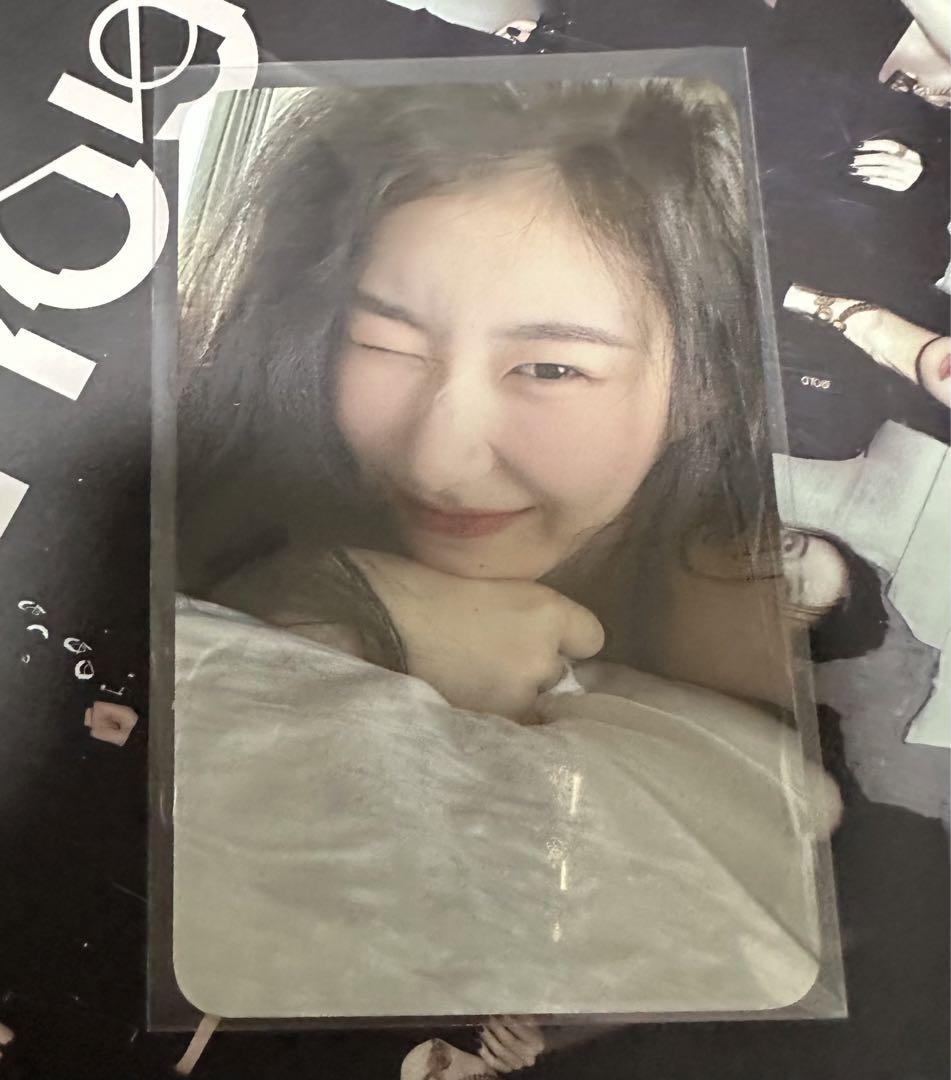 

[Б/У] itzy Чэрён ЗОЛОТАЯ Торговая карточка Санок