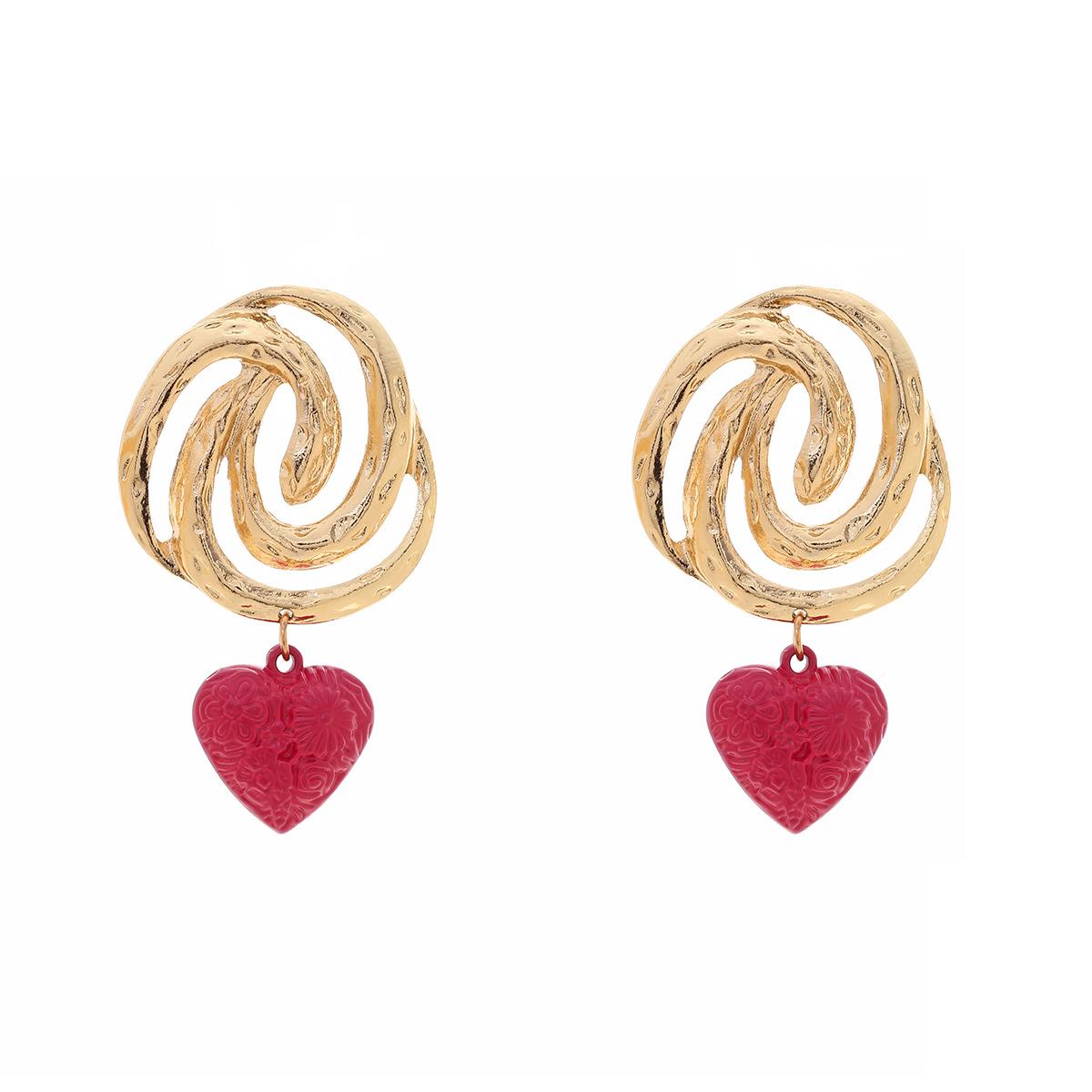 

DIGADAGU Metal Hollowed Out Resin Heart Dangle Earrings New Elegant Charm Earrings Women Daily Zircon Accessories золотой