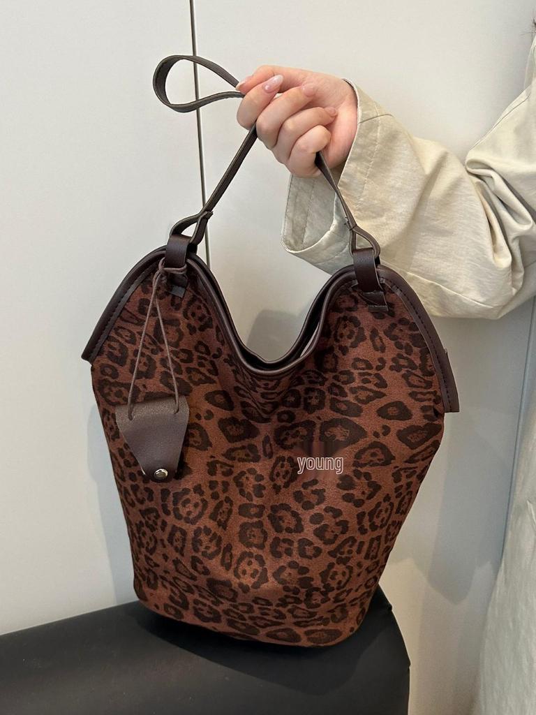 2025 Early Autumn Large-Capacity Leopard Print Retro Shoulder Tote Bag