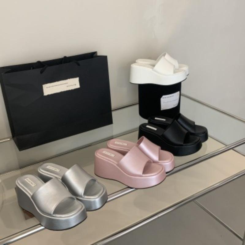 New Silver Small Man Thick Bottom Height Increase One-word Drag Women Open-toed High-heeled Waterproof Table Thin Wedge Heel Slippers