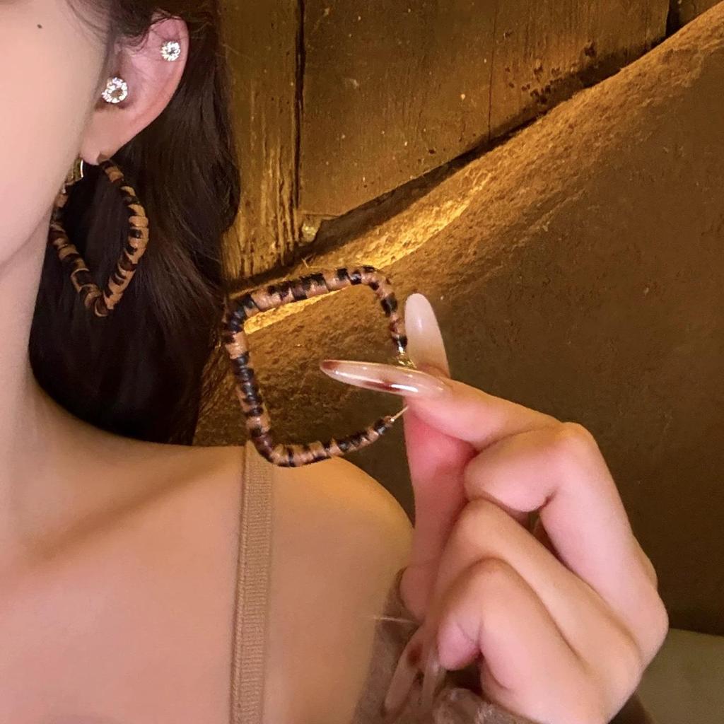 High-End Retro Leopard Print Herzohrringe - Silber Stecker Nische Maillard Stil für Damen