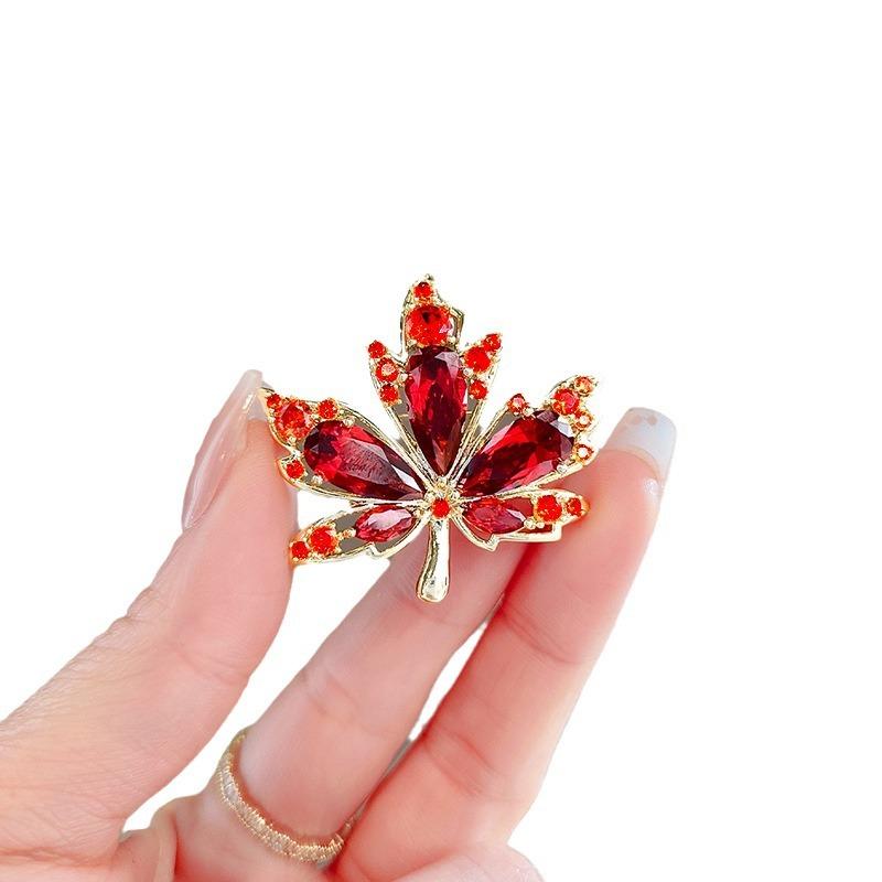 Red Maple Leaf Anti-glare Brooch for Women High-end Luxury Collar Pin Elegant Coat Brooch