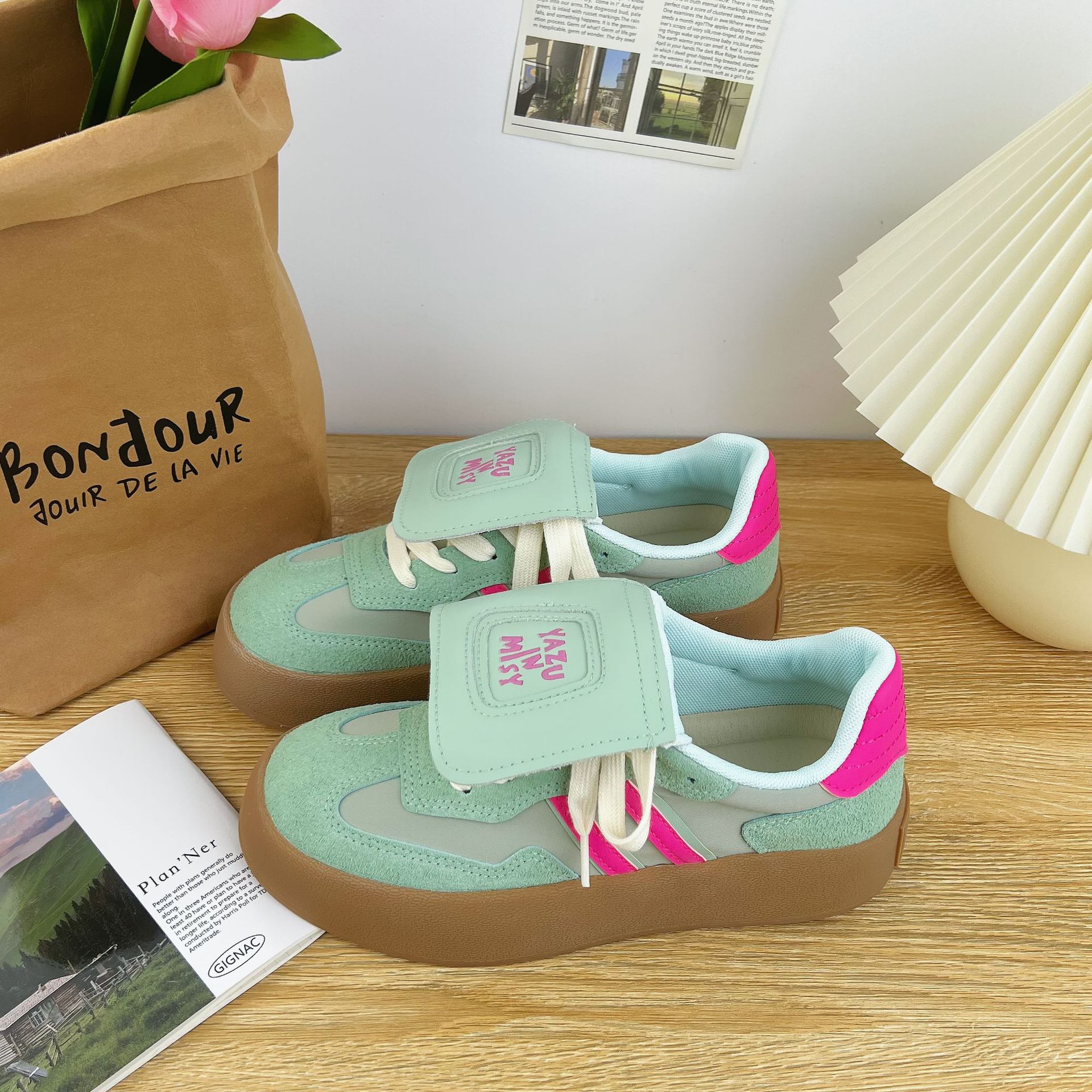 

Casual shoes 2025 spring and autumn new thick-soled color matching campus student trend ultra-light breathable not stuffy feet niche board shoes 40