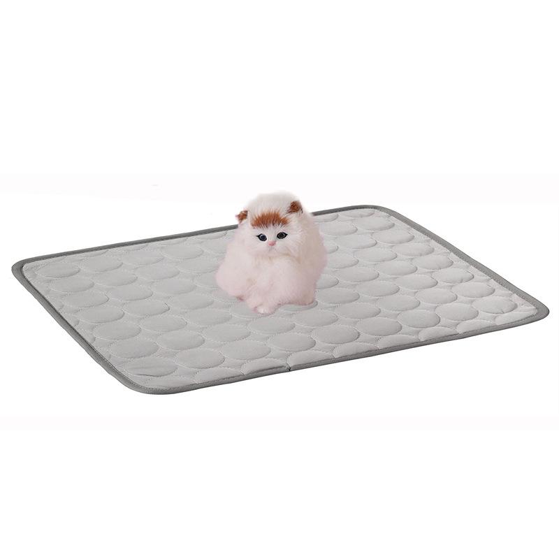 Pet Cooling Mat: Ice Silk Summer Pad for Cats & Dogs - Breathable and Refreshing Sleep Surface