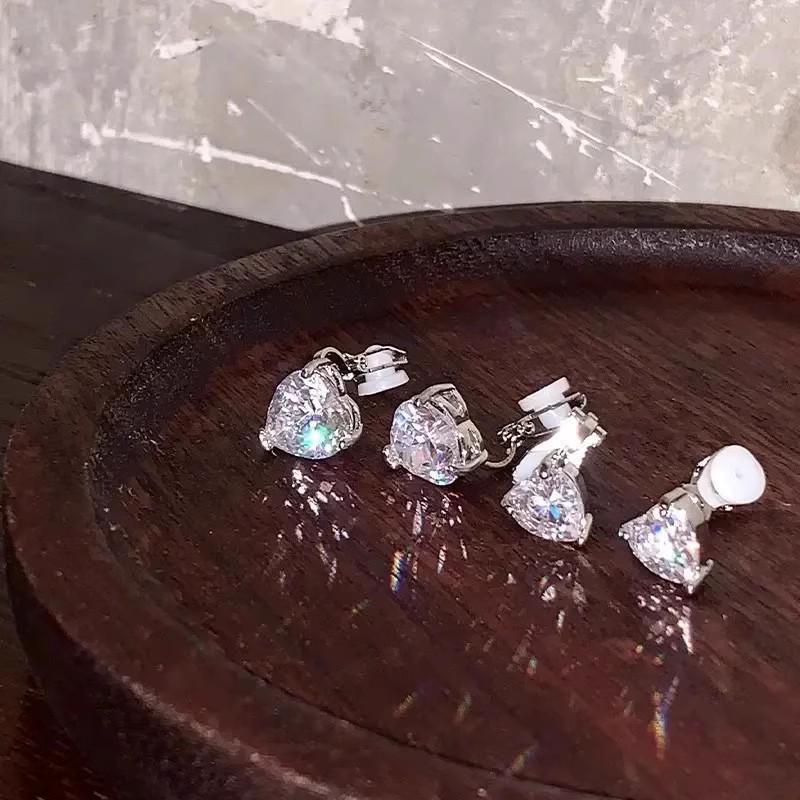 Super Sparkly Zirconia Heart Ear Cuff - No Piercing, Trendy, Versatile, High-End Everyday Earring