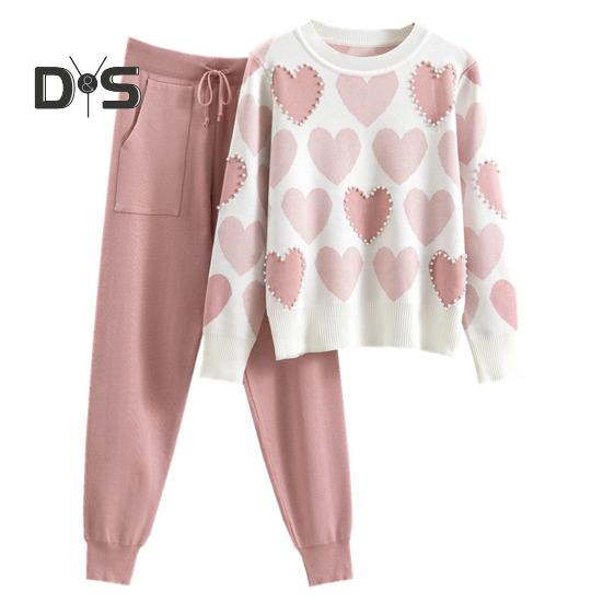 

Женский комплект из 2 предметов: топ и брюки, принт в виде сердца, декор из бисера, круглый вырез, длинные рукава, толстовка с эластичной резинкой на талии, спортивные штаны, спортивный наряд на осень XL розовый