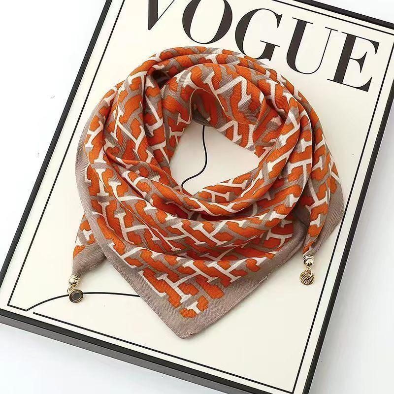 Korean-Style Magnetic Buckle Square Scarf: Women's Winter Neck Warmer & Fashionable Pendant Accessory