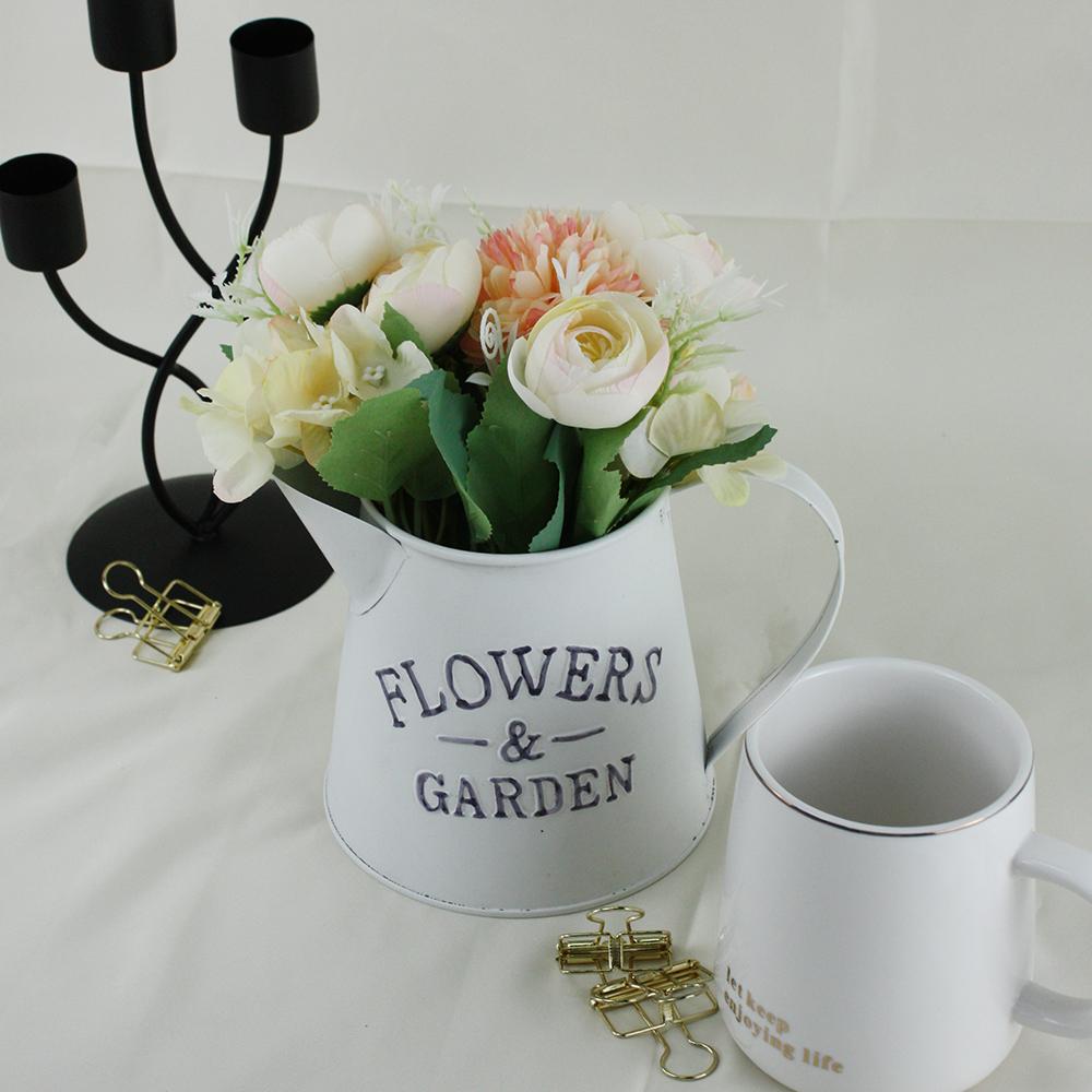 Zestaw 2 szt. Sztuczny bukiet i wazon z białego żelaza w stylu nordyckim do dekoracji salonu w domu