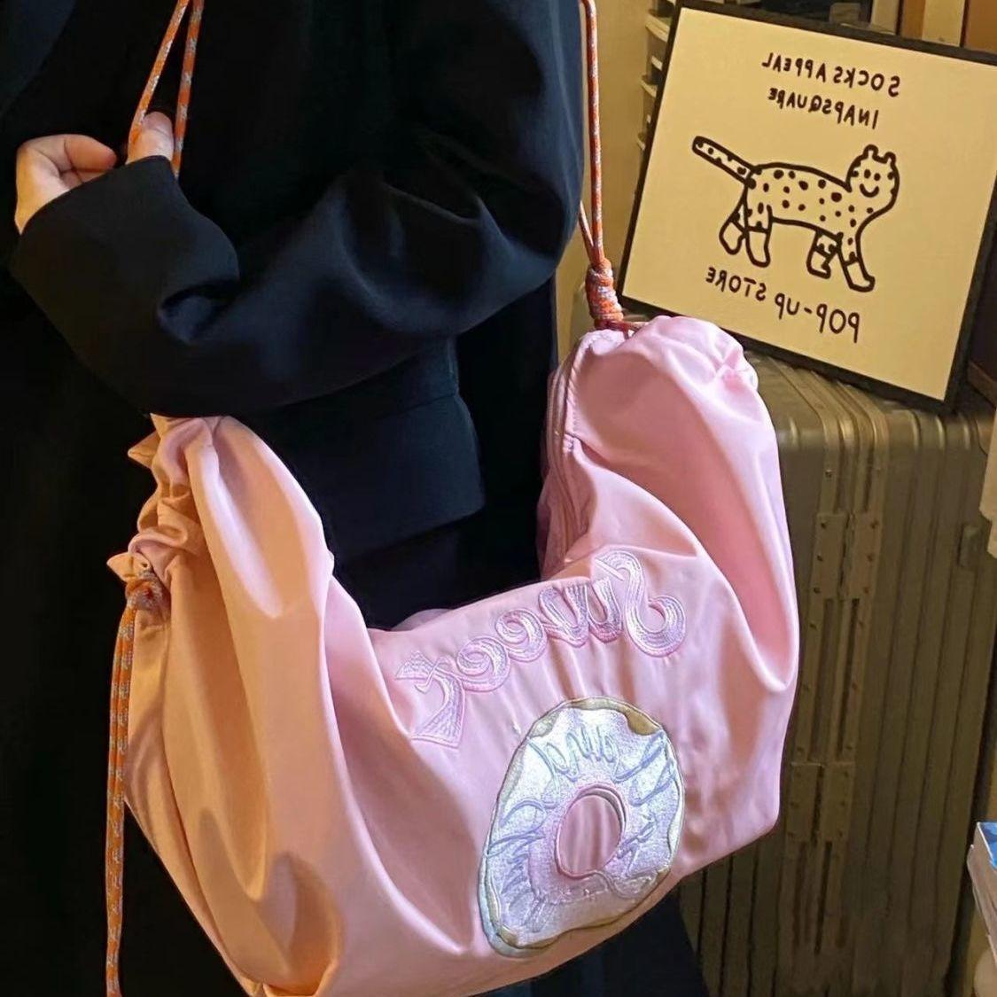 

HIATUS trendy casual dumpling bag Japanese large-capacity college student schoolbag fitness sports messenger nylon bag рожевий