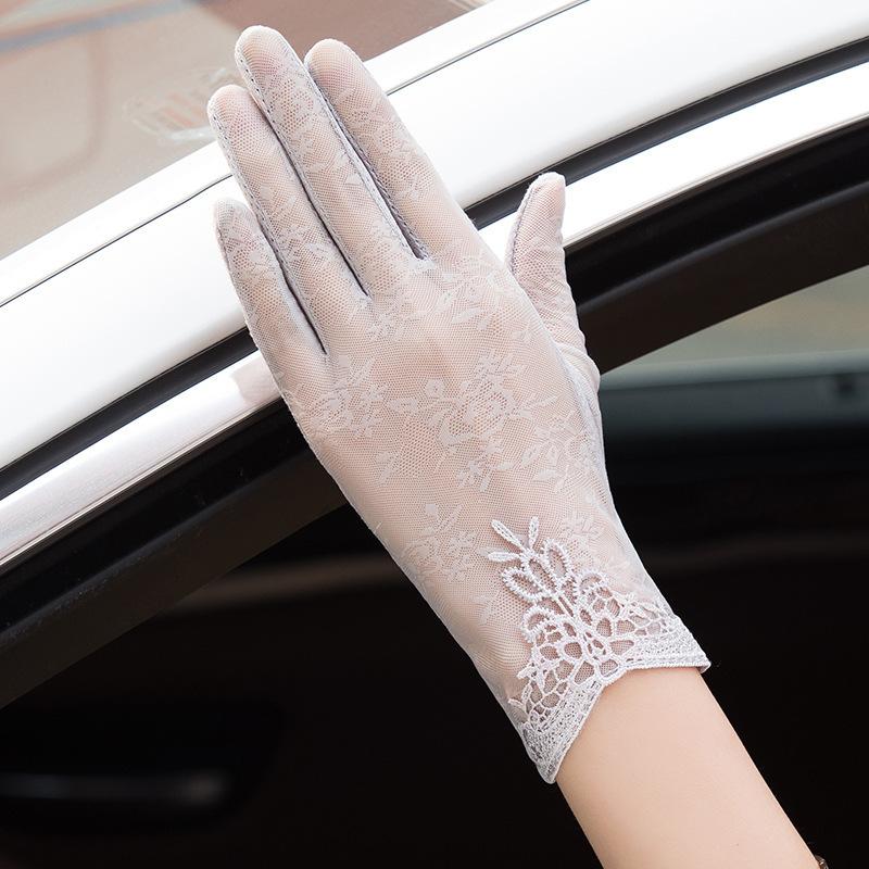 Women’s Fashion White Lace Gloves, Short Breathable Summer Gloves, Anti-Slip Driving Gloves for Wedding Dance Formal