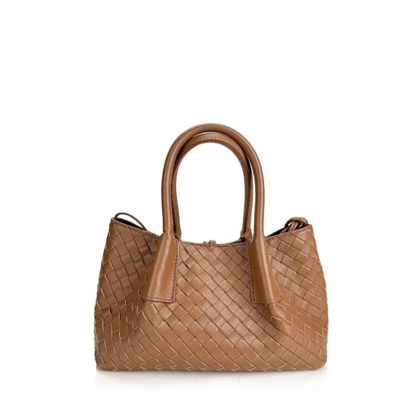 Spring and summer new woven portable shoulder portable tote bag large bag mommy bag travel bag women's bag tide