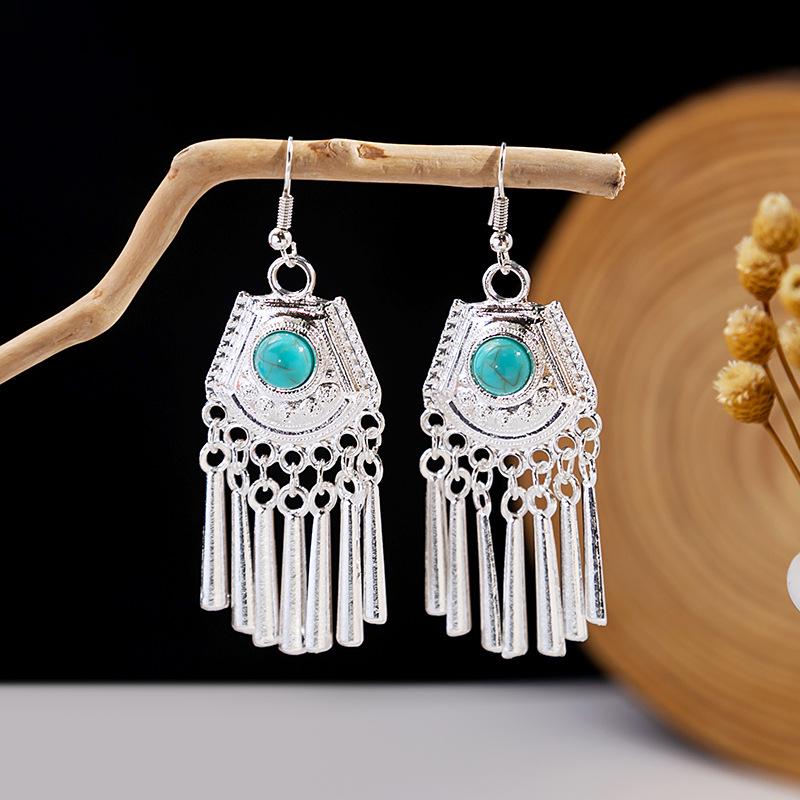 Boucles d'oreilles pendantes à pompons de plumes ethniques - Style argent Miao imitation, article touristique populaire, design mignon de haricot.